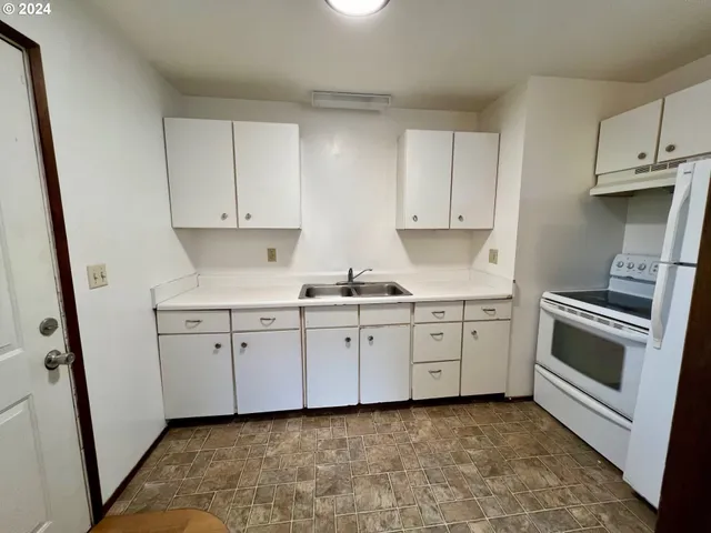 $255,000 | 610-612 Southwest Goodwin Avenue, Pendleton, OR 97801