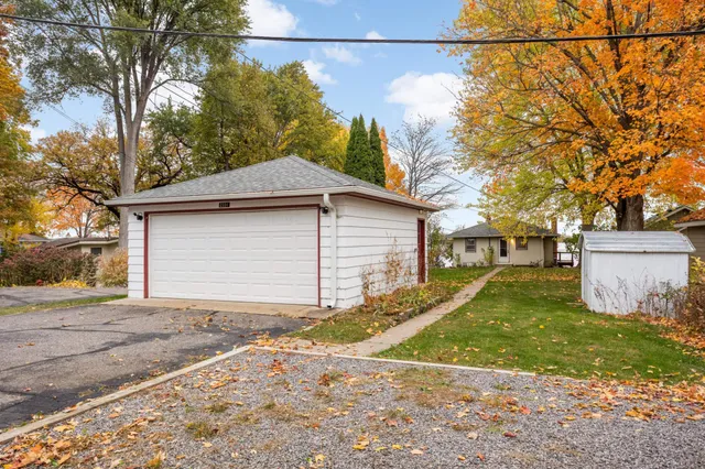 $2,495 | 2331 West Medicine Lake Drive, Plymouth, MN 55441