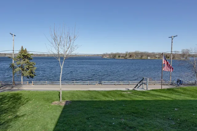 $2,495 | 2331 West Medicine Lake Drive, Plymouth, MN 55441