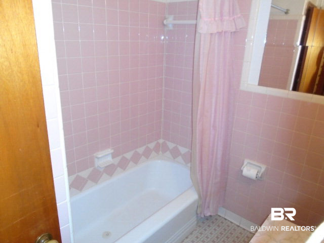 1515 Dominick Street Mobile, AL 36605 - Photo 5 of 13 Guest Bathroom
