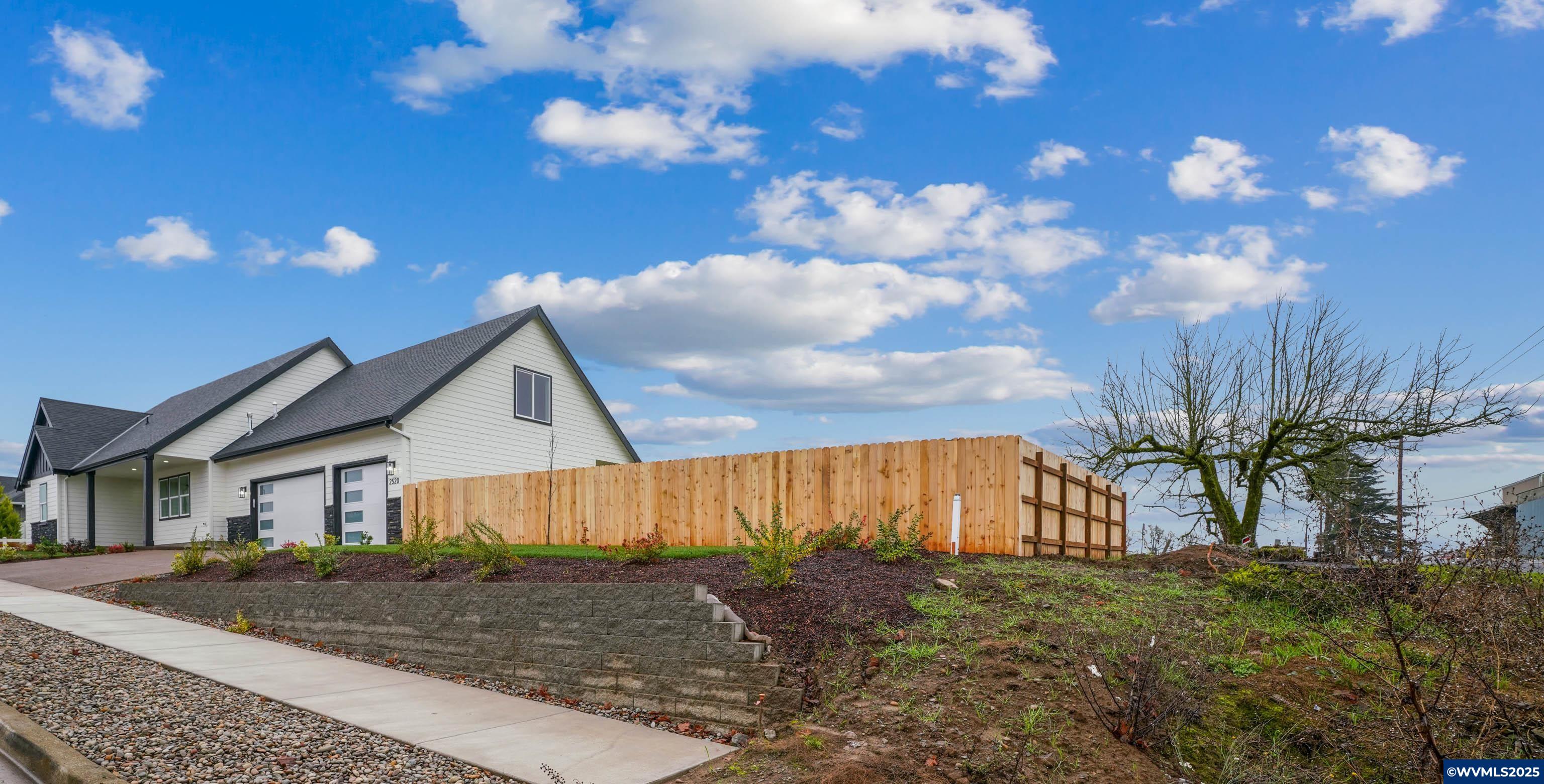 2520 River Stone Loop Northeast Albany, OR 97321 - Photo 3 of 50 Gallery Image 3