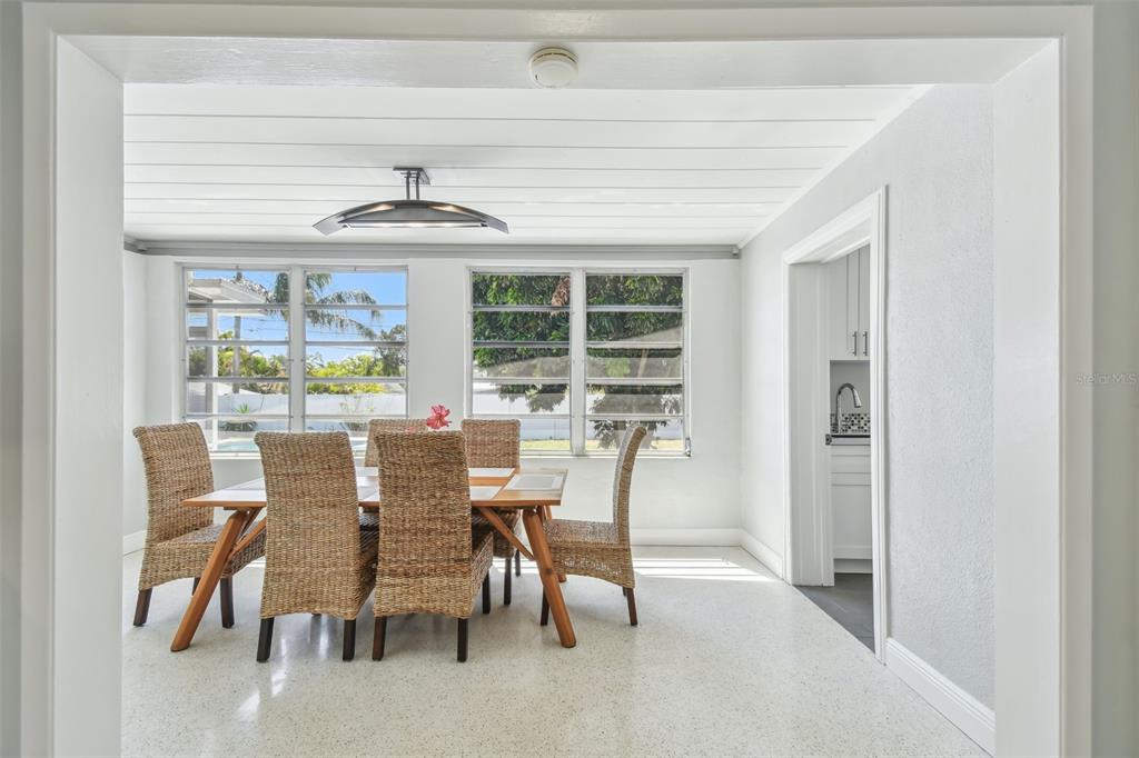 827 Virginia Street Dunedin, FL 34698 - Photo 14 of 46 a dining room with furniture and window