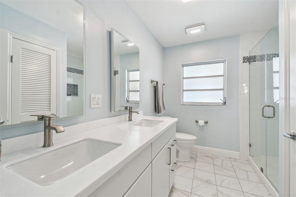 827 Virginia Street Dunedin, FL 34698 - Photo 31 of 46 a bathroom with a sink and a tub