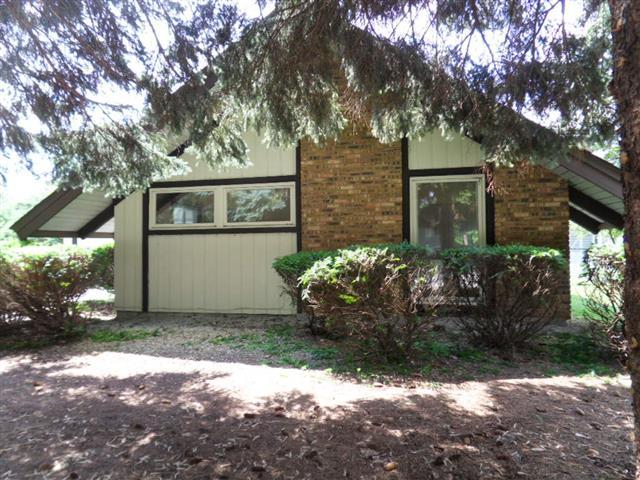 60 Briarcliff Road Montgomery, IL 60538 - Photo 3 of 25 a front view of house with yard