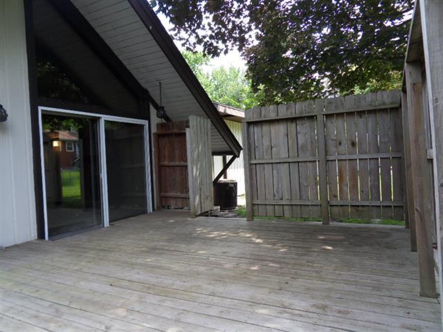 60 Briarcliff Road Montgomery, IL 60538 - Photo 7 of 25 a view of outdoor space and deck