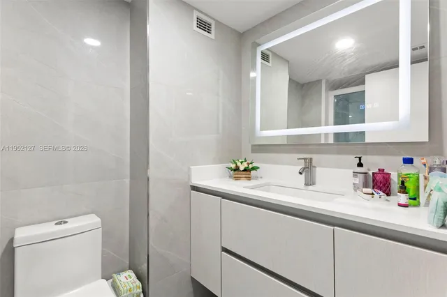 $2,300 | 18031 Biscayne Boulevard, Unit 1604, Aventura, FL 33160