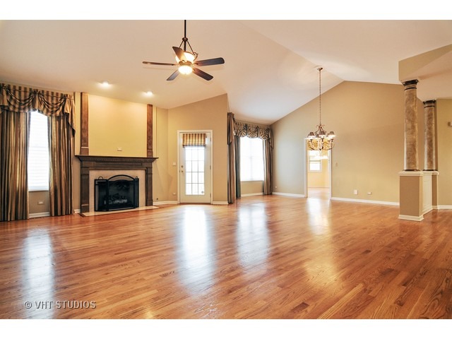 21997 Vernon Ridge Drive Mundelein, IL 60060 - Photo 2 of 22