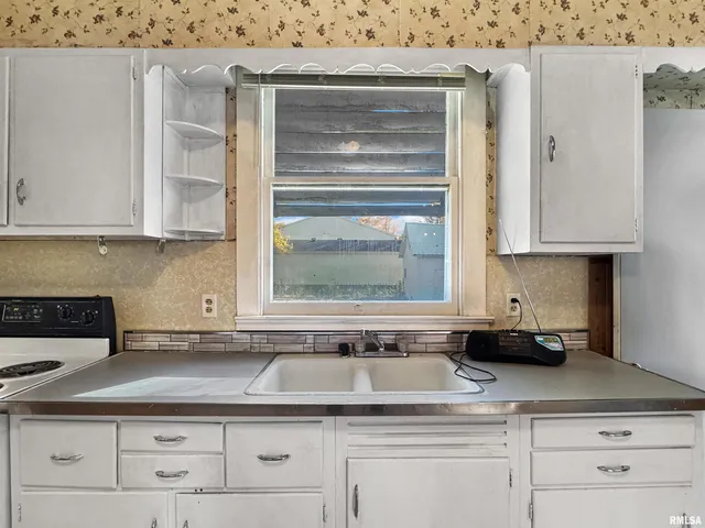 $89,900 | 402 East 2nd Street, El Paso, IL 61738