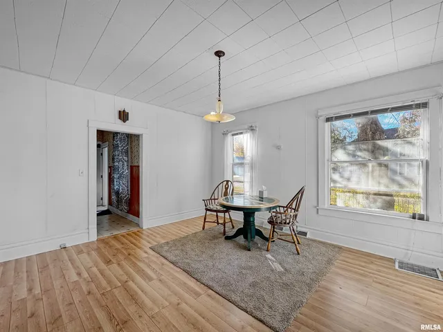 $89,900 | 402 East 2nd Street, El Paso, IL 61738