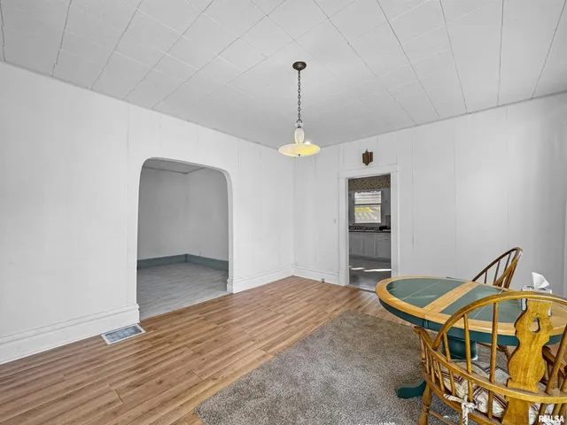 $89,900 | 402 East 2nd Street, El Paso, IL 61738