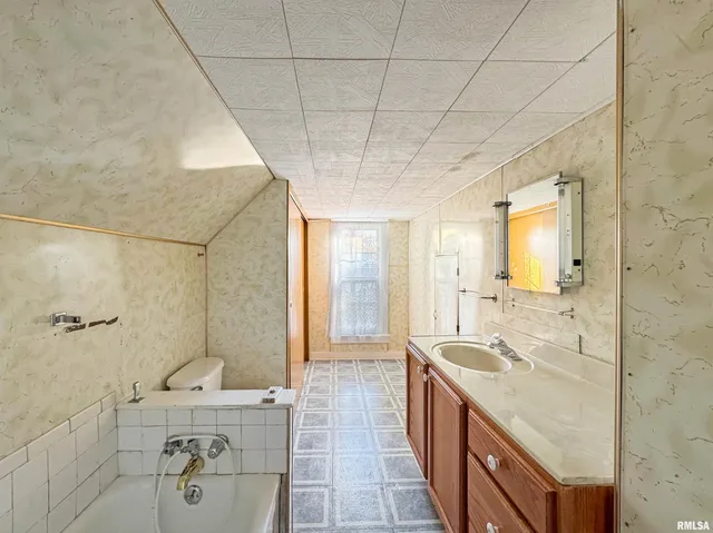 $89,900 | 402 East 2nd Street, El Paso, IL 61738