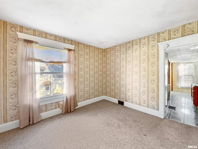 $89,900 | 402 East 2nd Street, El Paso, IL 61738