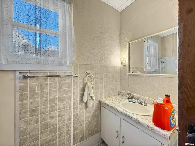 $89,900 | 402 East 2nd Street, El Paso, IL 61738