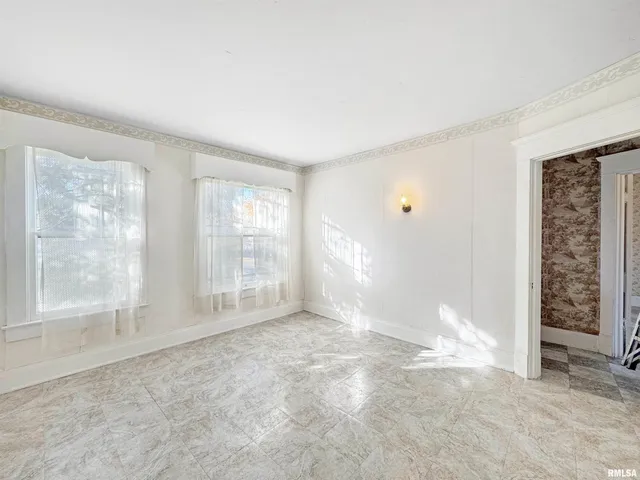 $89,900 | 402 East 2nd Street, El Paso, IL 61738