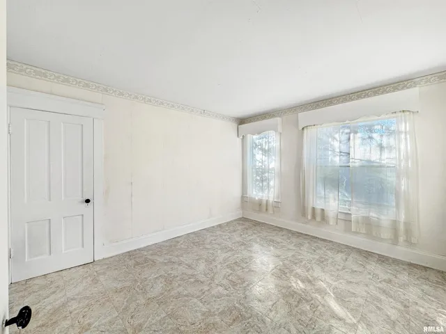 $89,900 | 402 East 2nd Street, El Paso, IL 61738