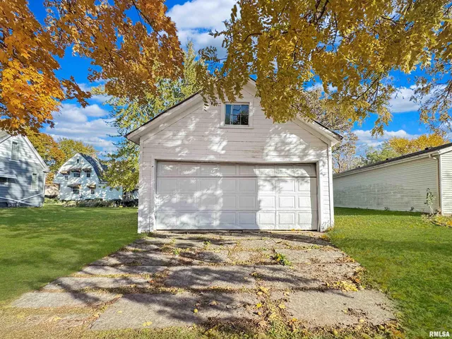 $89,900 | 402 East 2nd Street, El Paso, IL 61738