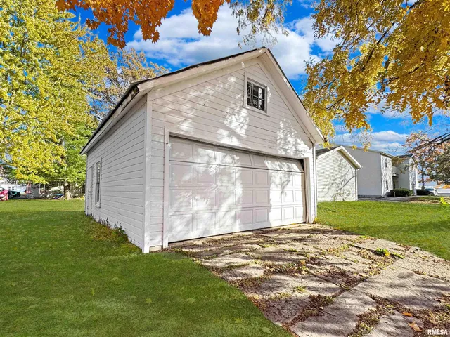 $89,900 | 402 East 2nd Street, El Paso, IL 61738