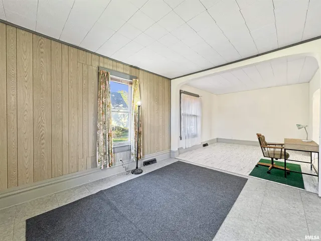 $89,900 | 402 East 2nd Street, El Paso, IL 61738