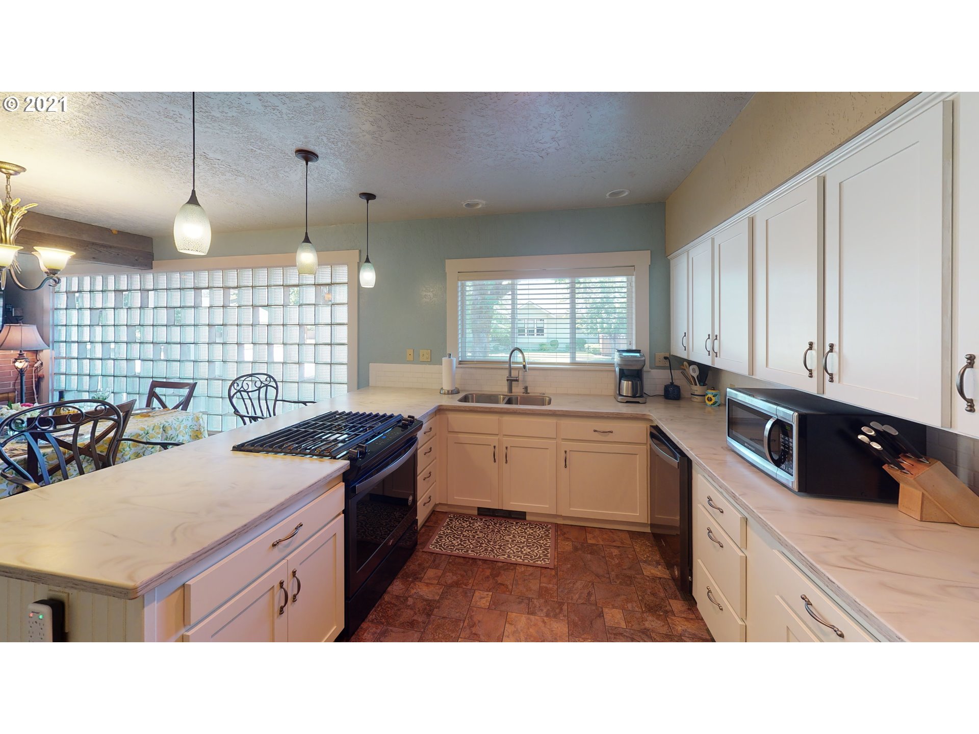 484 Southwest Washington Street Dallas, OR 97338 - Photo 7 of 26 Gallery Image 7