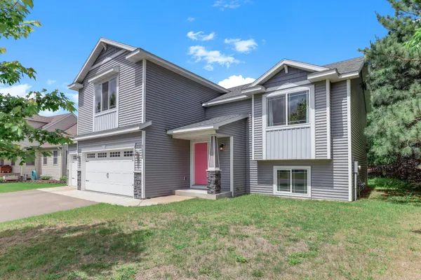 $400,000 | 1522 35th Avenue Southwest, Cambridge, MN 55008