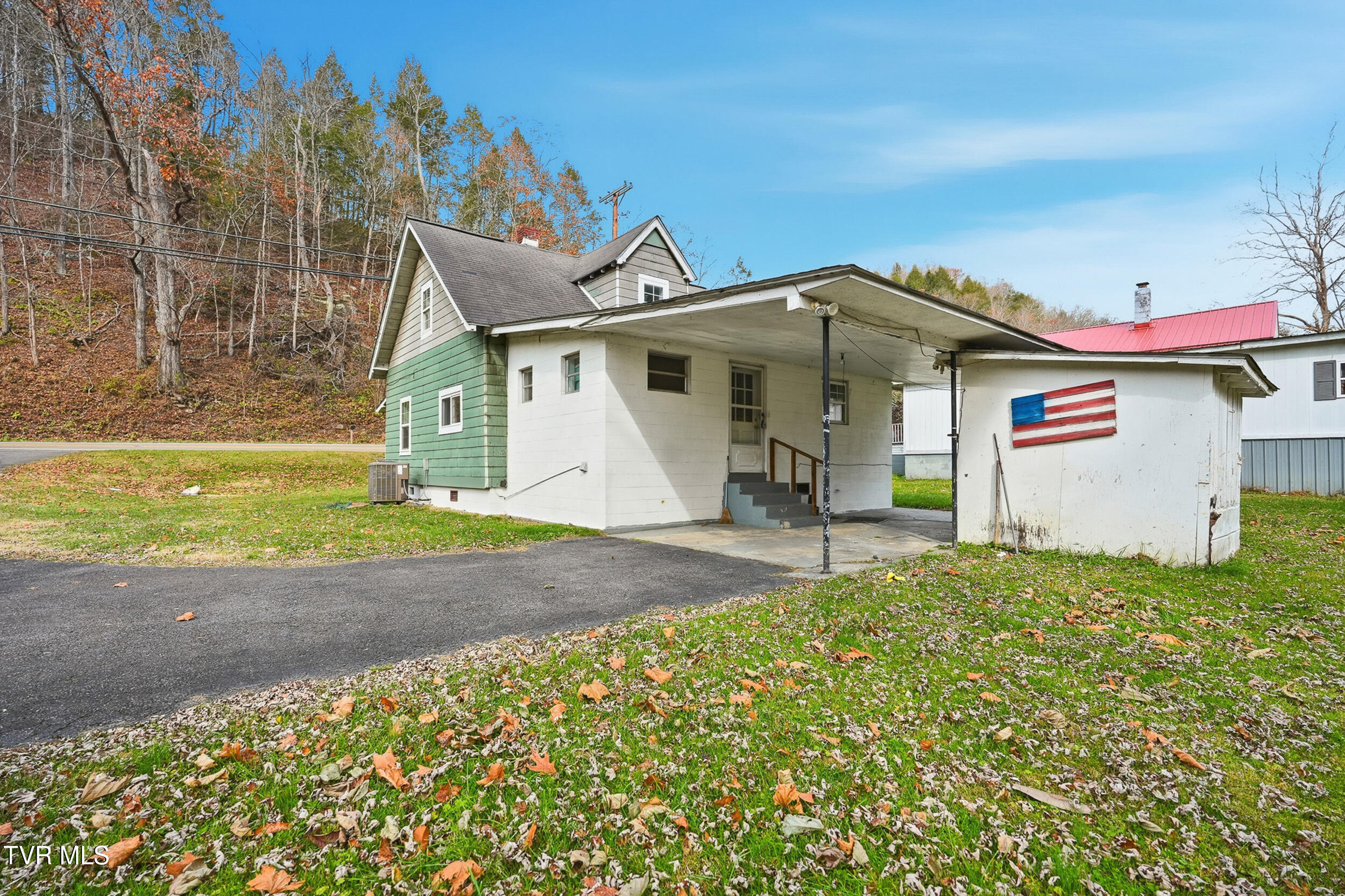 154 Dante Road St. Paul, VA 24283 - Photo 2 of 19 16_dsc04623