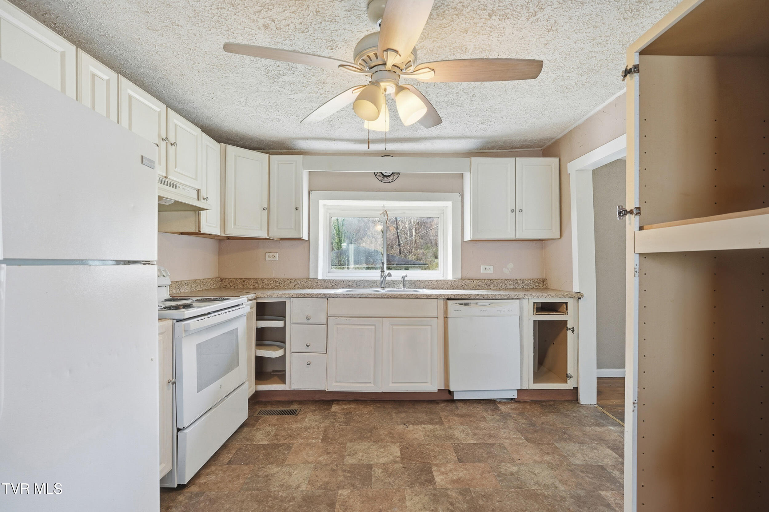 154 Dante Road St. Paul, VA 24283 - Photo 5 of 19 6_dsc04593