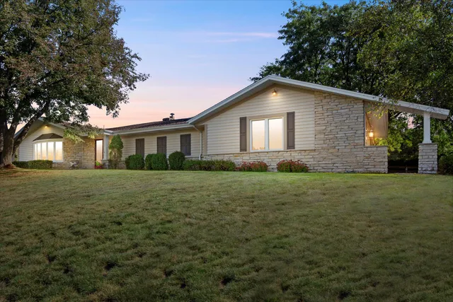 $699,900 | W338S4370 Drumlin Drive, Dousman, WI 53118