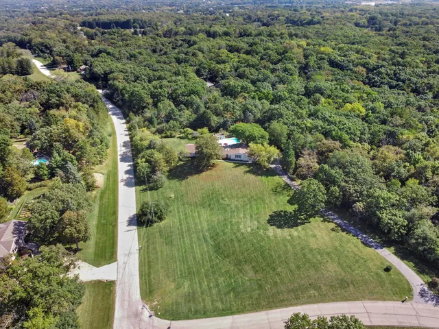 $699,900 | W338S4370 Drumlin Drive, Dousman, WI 53118