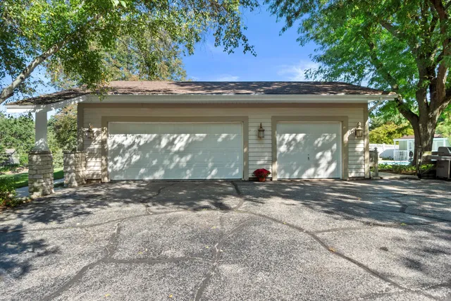 $699,900 | W338S4370 Drumlin Drive, Dousman, WI 53118