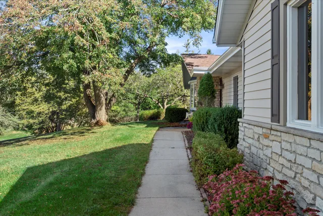 $699,900 | W338S4370 Drumlin Drive, Dousman, WI 53118