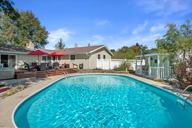 $699,900 | W338S4370 Drumlin Drive, Dousman, WI 53118