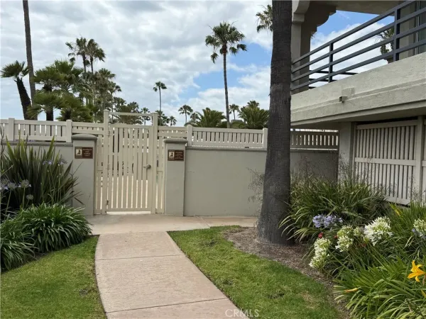$1,273,888 | 4165 Warner Avenue, Huntington Beach, CA 92649
