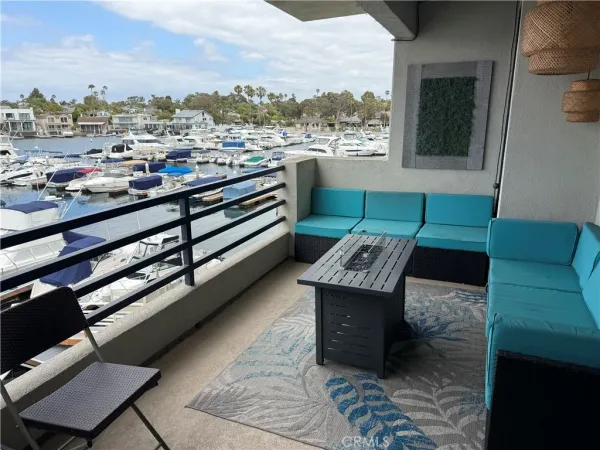 $1,273,888 | 4165 Warner Avenue, Huntington Beach, CA 92649