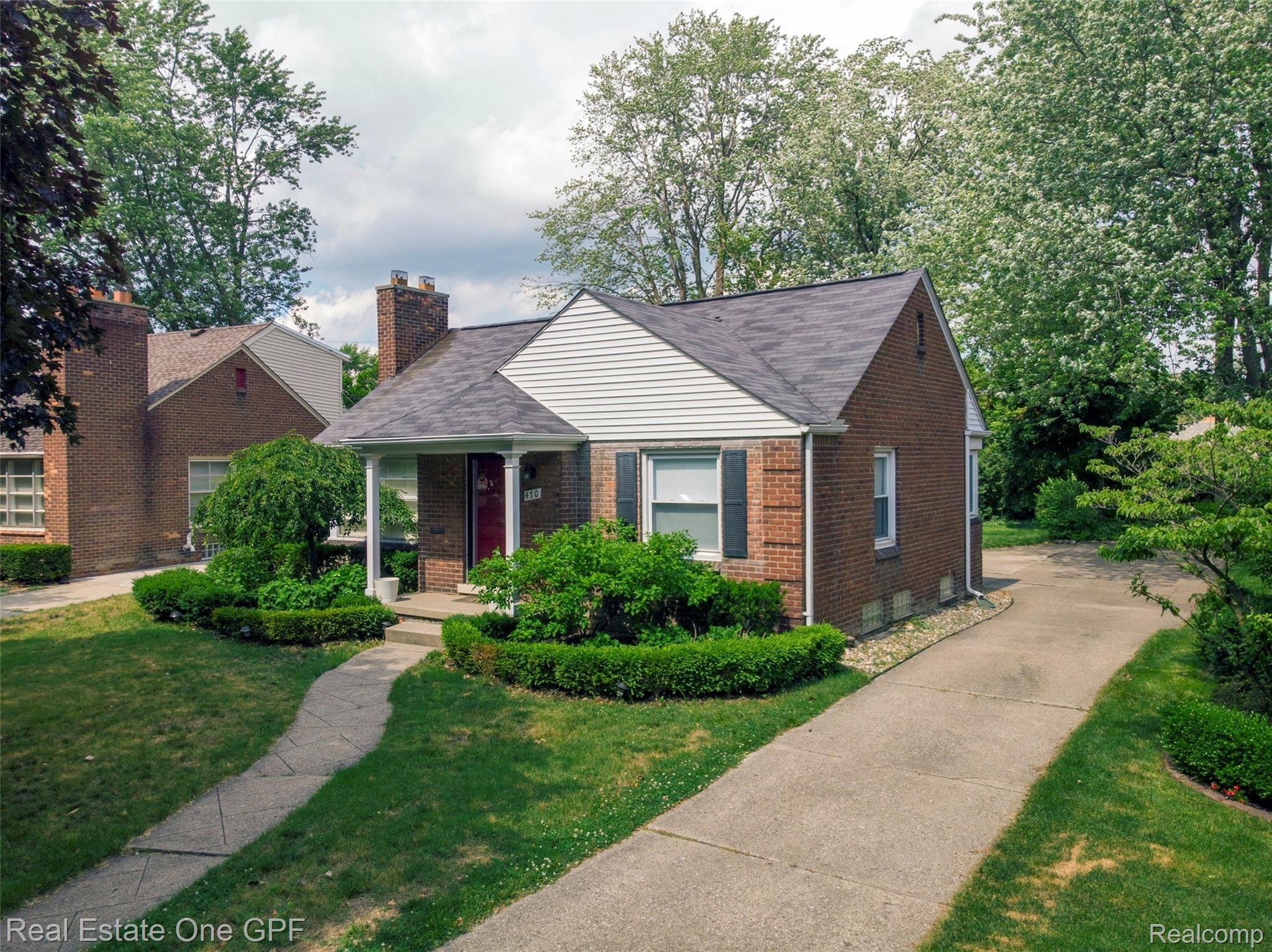 470 Lexington Road Grosse Pointe, MI 48236 - Photo 18 of 19 11c DJI_0741.jpg
