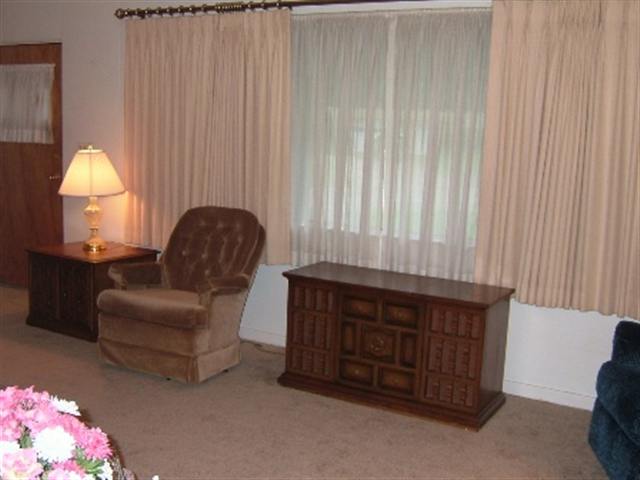 1712 Lincoln Road Bettendorf, IA 52722 - Photo 3 of 9 Gallery Image 3