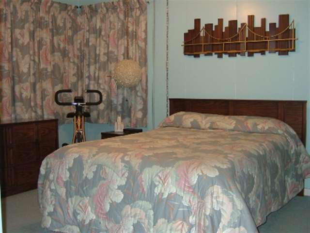 1712 Lincoln Road Bettendorf, IA 52722 - Photo 8 of 9 Gallery Image 8