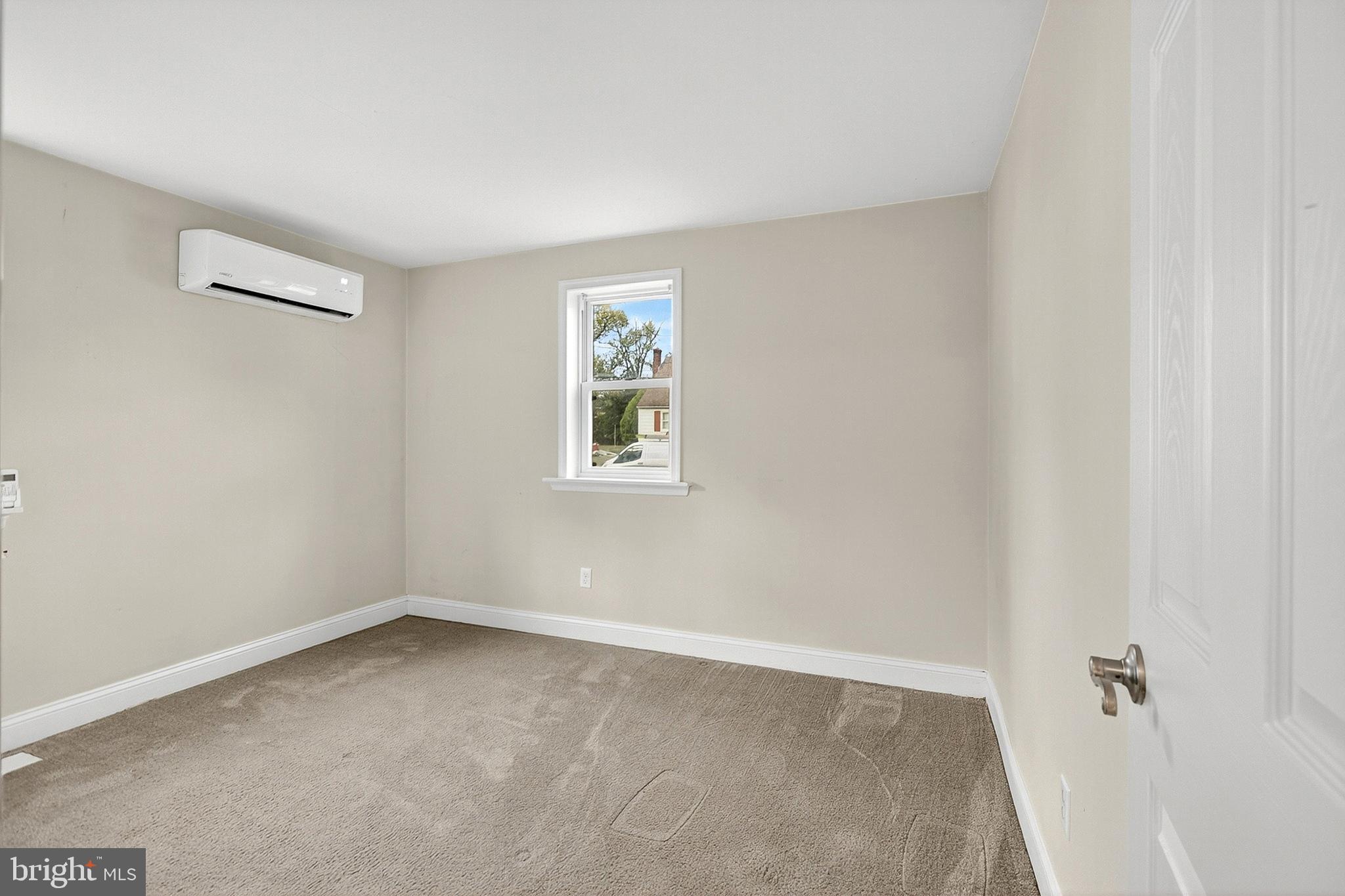 138 Diamond Street Hatfield, PA 19440 - Photo 10 of 33 an empty room with a window