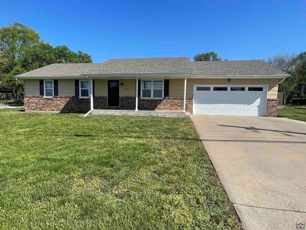$214,900 | 2502 West 18th Street, Emporia, KS 66801
