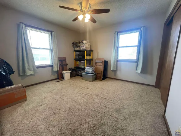 $214,900 | 2502 West 18th Street, Emporia, KS 66801