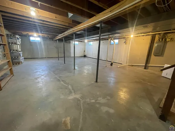 $214,900 | 2502 West 18th Street, Emporia, KS 66801