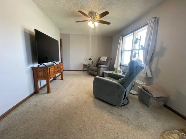 $214,900 | 2502 West 18th Street, Emporia, KS 66801