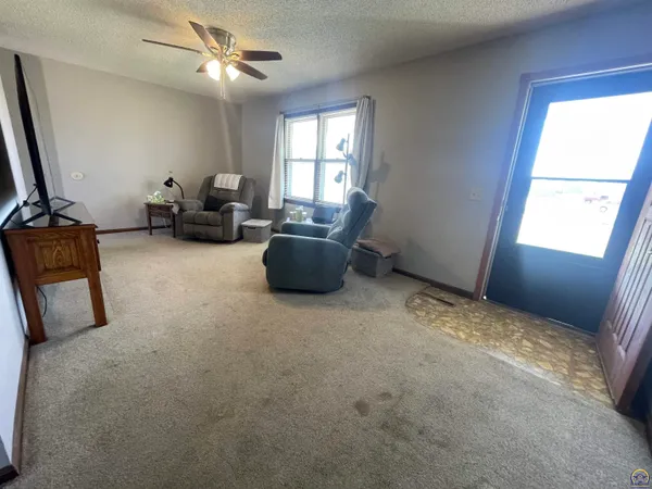 $214,900 | 2502 West 18th Street, Emporia, KS 66801