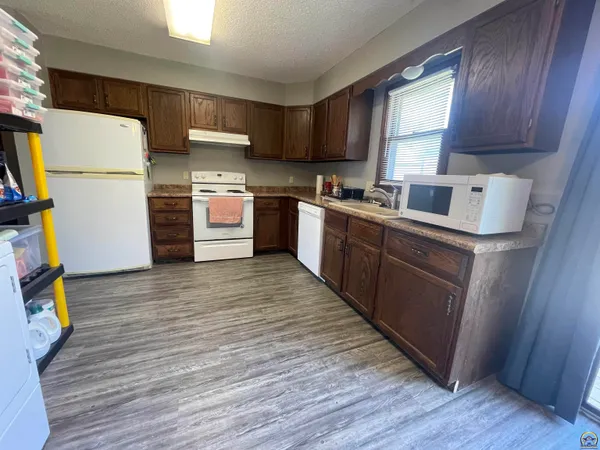 $214,900 | 2502 West 18th Street, Emporia, KS 66801