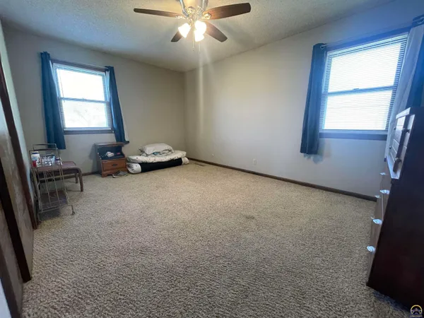 $214,900 | 2502 West 18th Street, Emporia, KS 66801