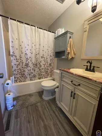 $214,900 | 2502 West 18th Street, Emporia, KS 66801