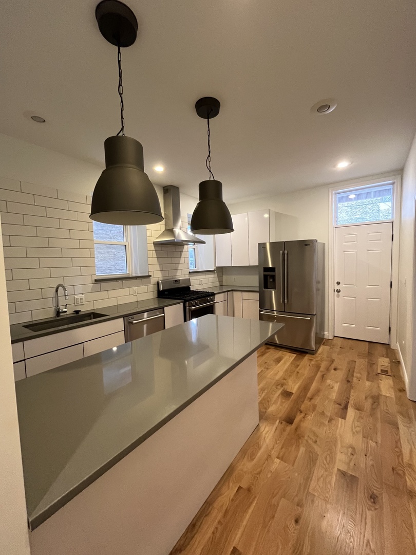 446 North Aberdeen Street, Unit 1 Chicago, IL 60642 - Photo 3 of 16