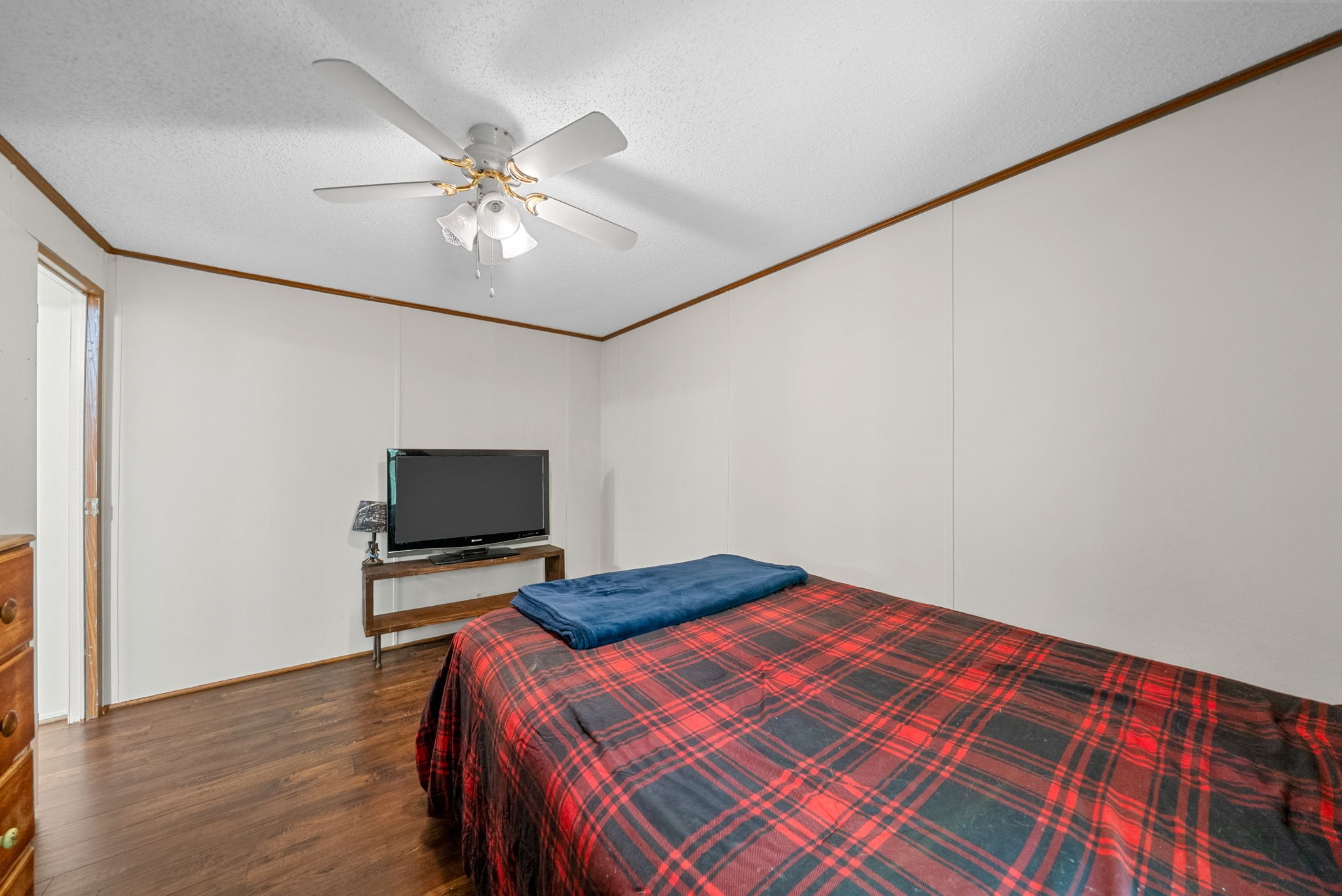 242 Barn Circle Road Big Rock, TN 37023 - Photo 25 of 40 a bedroom with a bed and a flat screen tv
