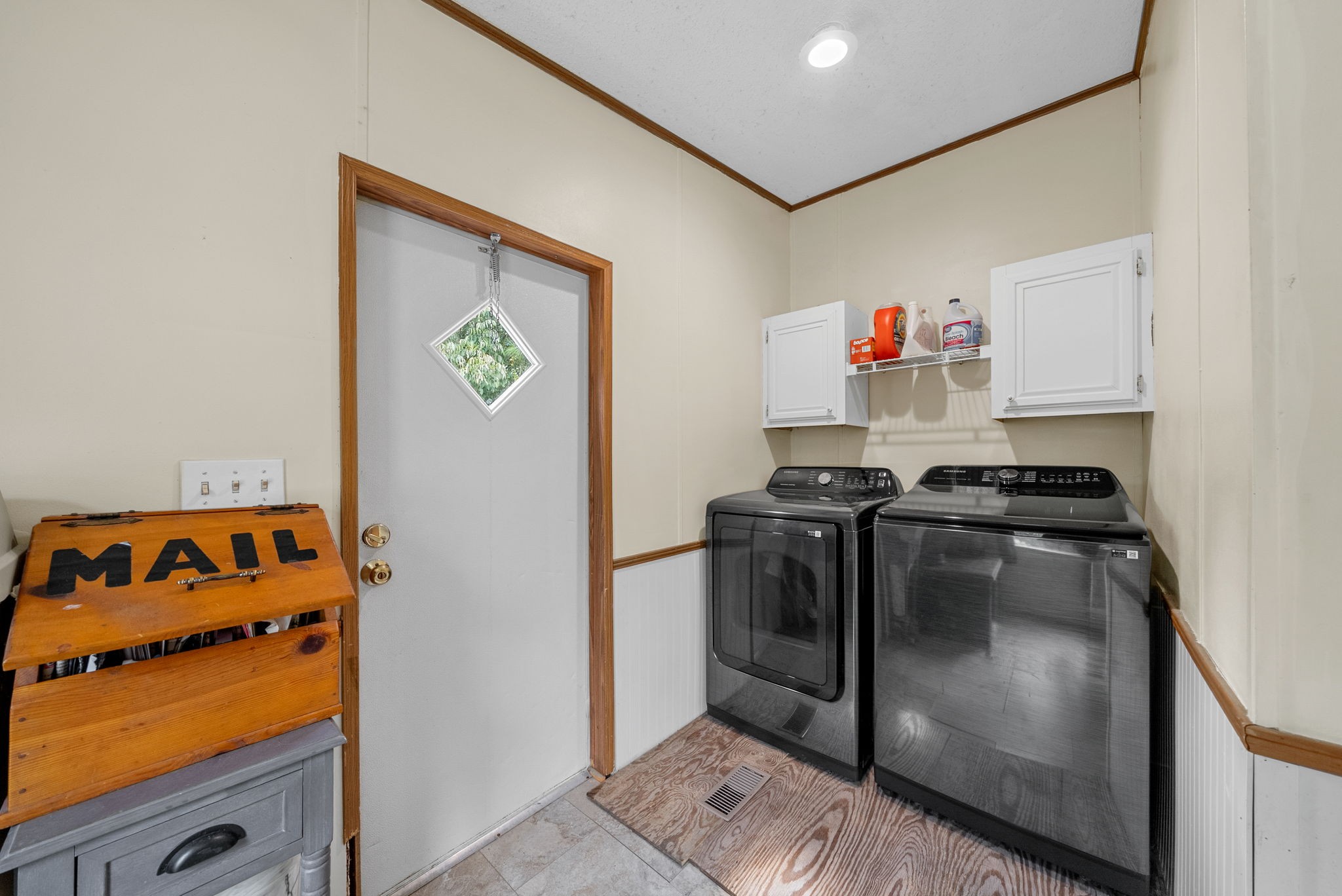 242 Barn Circle Road Big Rock, TN 37023 - Photo 26 of 40 a utility room with washer and dryer