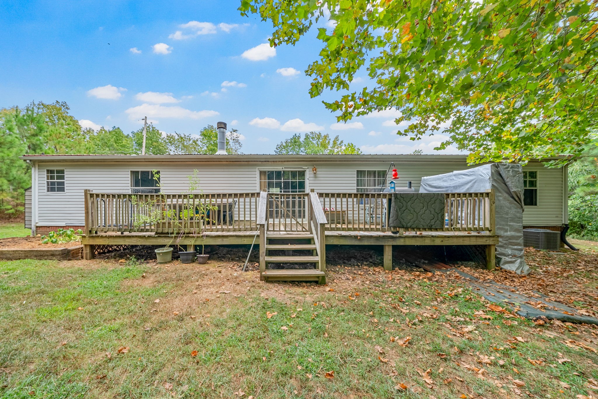 242 Barn Circle Road Big Rock, TN 37023 - Photo 29 of 40 a backyard of a house with table and chairs