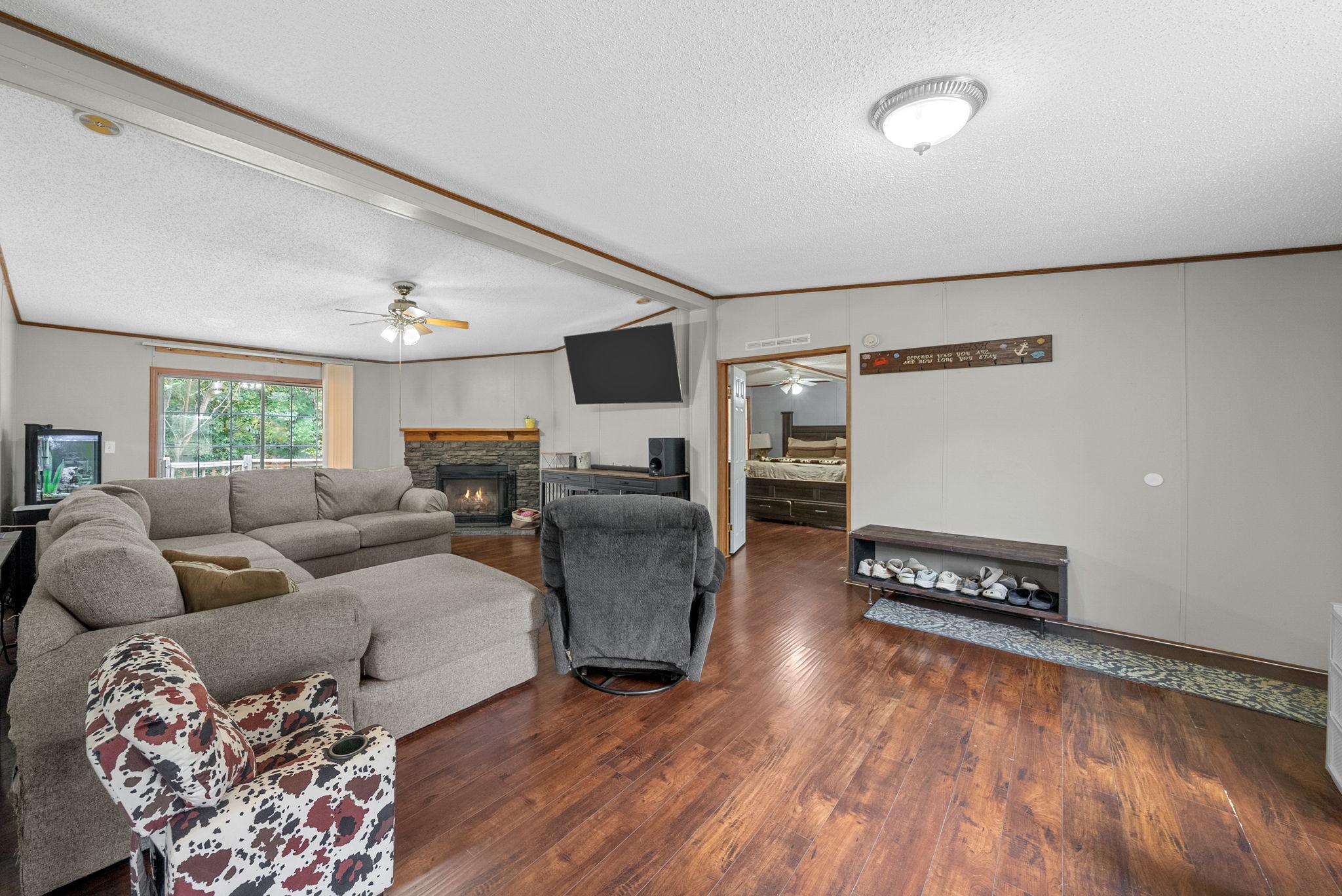 242 Barn Circle Road Big Rock, TN 37023 - Photo 5 of 40 a living room with furniture and a wooden floor